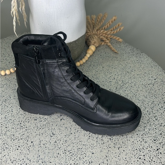 Women’s/Girls Calvin Klein Black Leather Combat Boots.  Size 5/6 - Picture 4 of 5